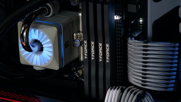 Quels critères pour choisir une bonne alimentation pour un PC de gaming avec plusieurs GPUs?
